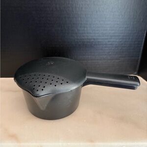 Pampered Chef Small Micro Cooker Microwave Steamer 4 Cup/1 Qt Black Pan/Lid USA